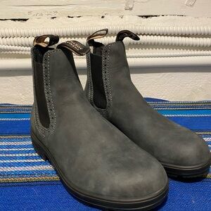 Blundstone Charcoal Chelsea Boots, Women’s Size 8, Men’s Size 6, still in box